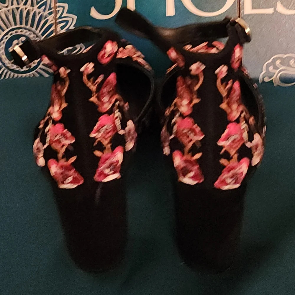 Artisan White House Black Market Embroidered Heels, Sz 8M - Picture 7 of 7